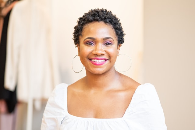 professional headshot of Robin Tate.